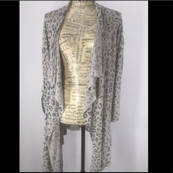 AVA Large Gray Leopard Print Draped Cardigan - Picture 4 of 6